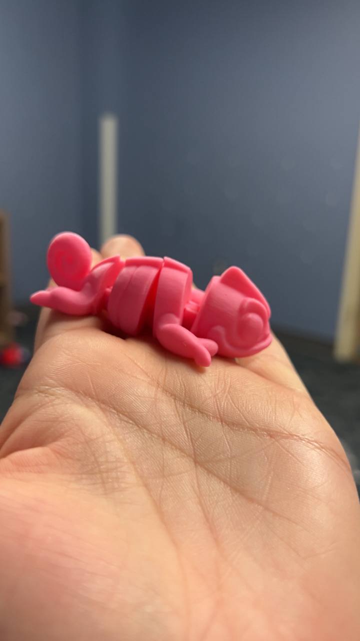 3D Printed Articulated Chameleon – Mini Flexi Lizard Desk Toy & Decor