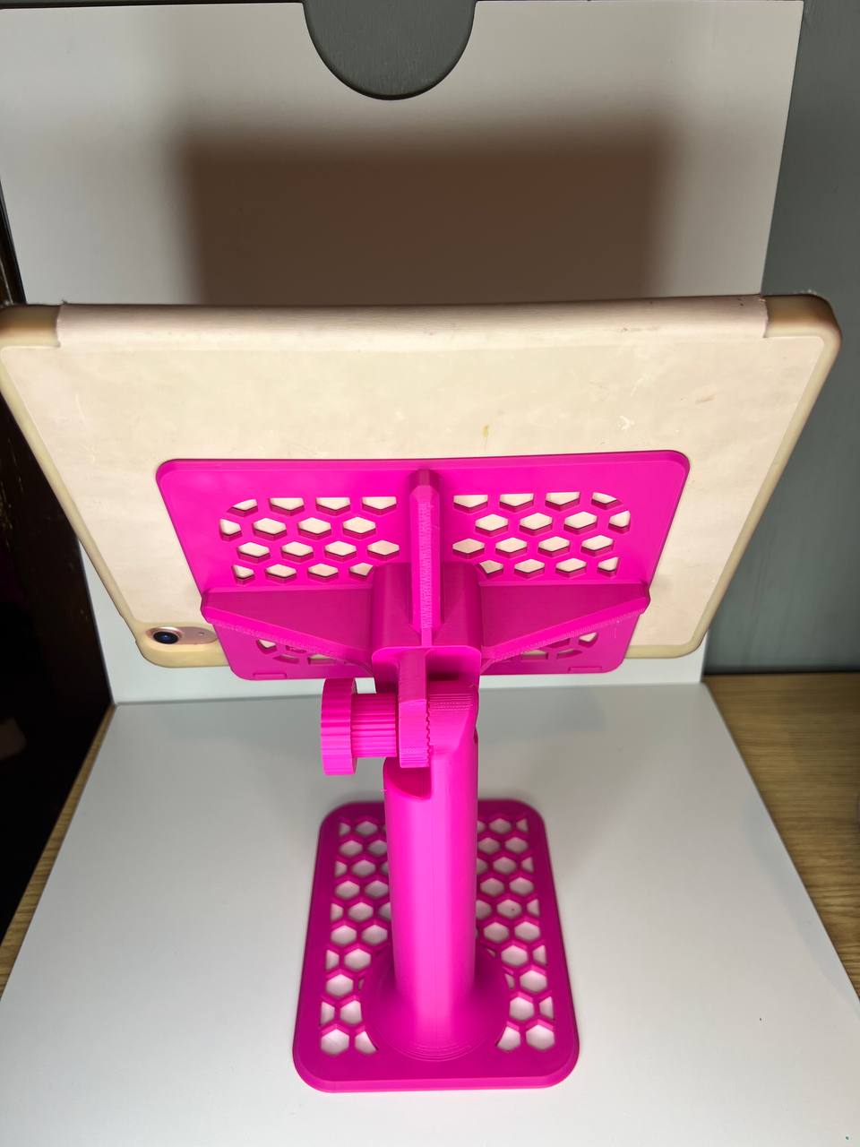 3D Printed Adjustable iPad & Tablet Stand – Sturdy Desk Holder for Home, Office, or Craft Room
