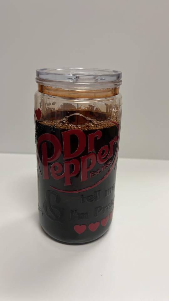 Retro Soda Glass Tumbler with Clear Lid – Dark Red Vintage Style Drink Cup for Cola Lovers