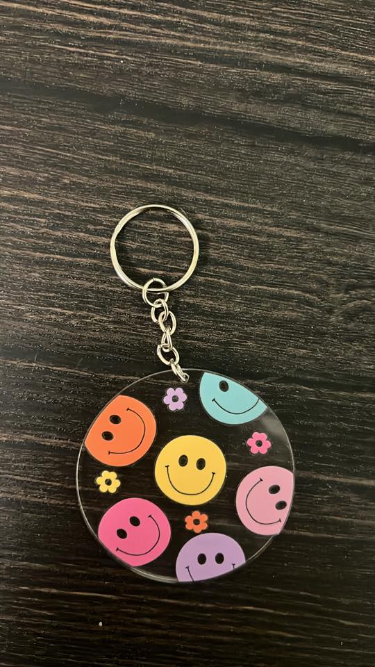 Retro Smiley Face Acrylic Keychain – Colorful Happy Face Charm for Keys & Bags