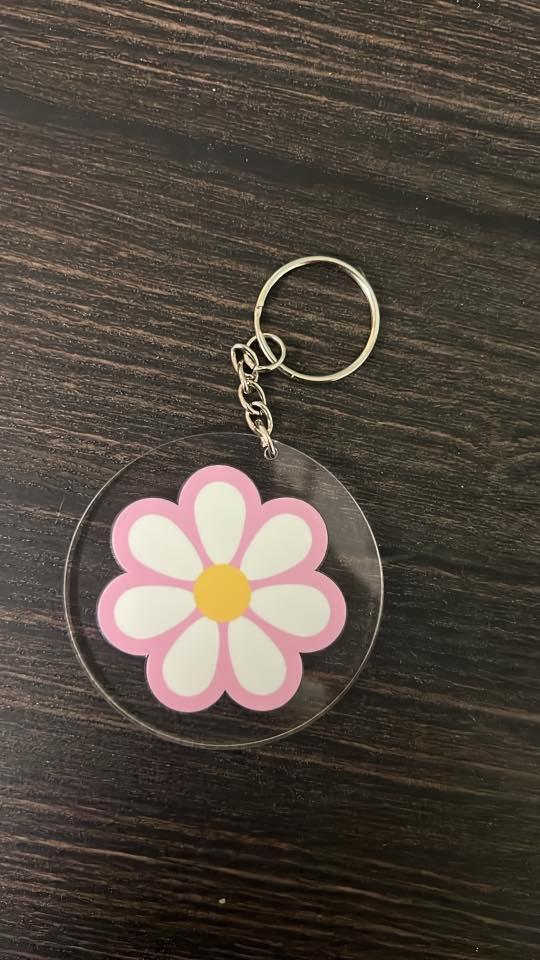 Pink Flower Acrylic Keychain – Retro Daisy Charm for Keys, Bags & Gifts