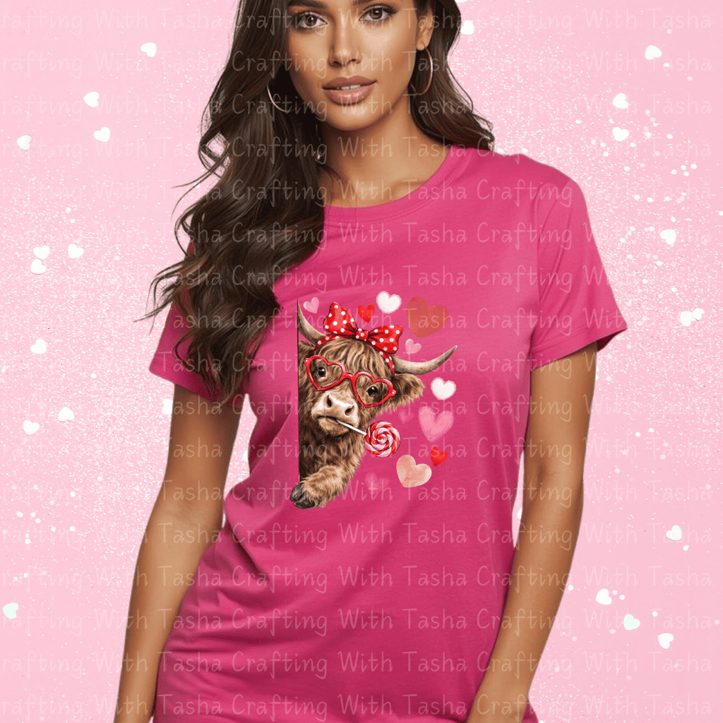 Highland Cow Valentine Shirt – Cute Cow with Hearts & Lollipop (Variation 2)